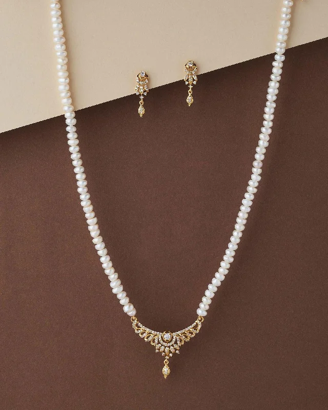 Geometric necklaces and pendants for a modern, edgy, and trendy vibe -Elegant Real Pearl Necklace Set