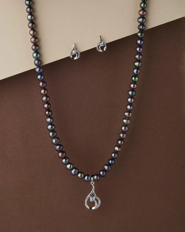 Boho-style necklaces and pendants with earthy materials and unique details -Elegant Pearl Necklace Set