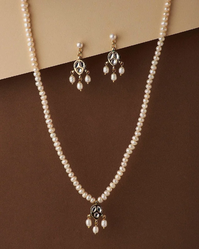 Statement necklaces and pendants with bold designs for eye-catching fashion -Elegant Real Pearl Necklace Set