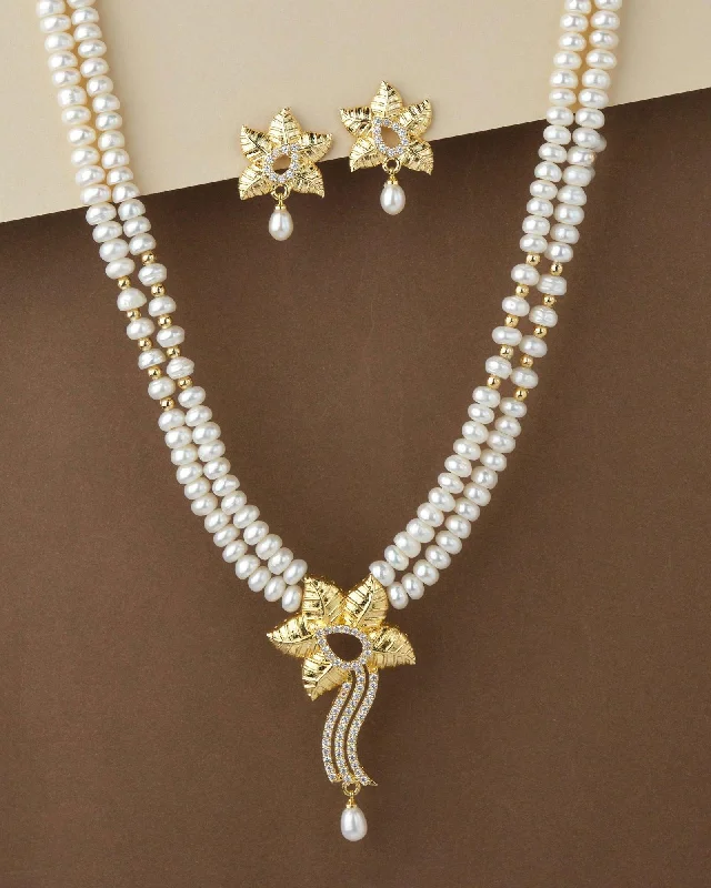 Bar necklaces and pendants with minimalist designs for a sleek, contemporary style -Floral Real Pearl Necklace Set S23535