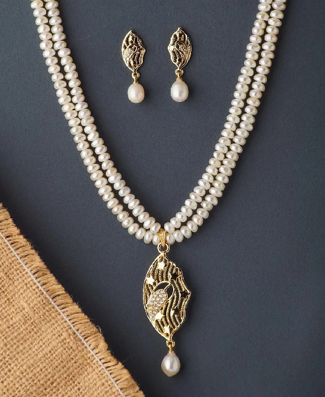 Vintage lockets with intricate details and custom engravings for personal keepsakes -Beautiful Stone Studded Pearl Necklace Set