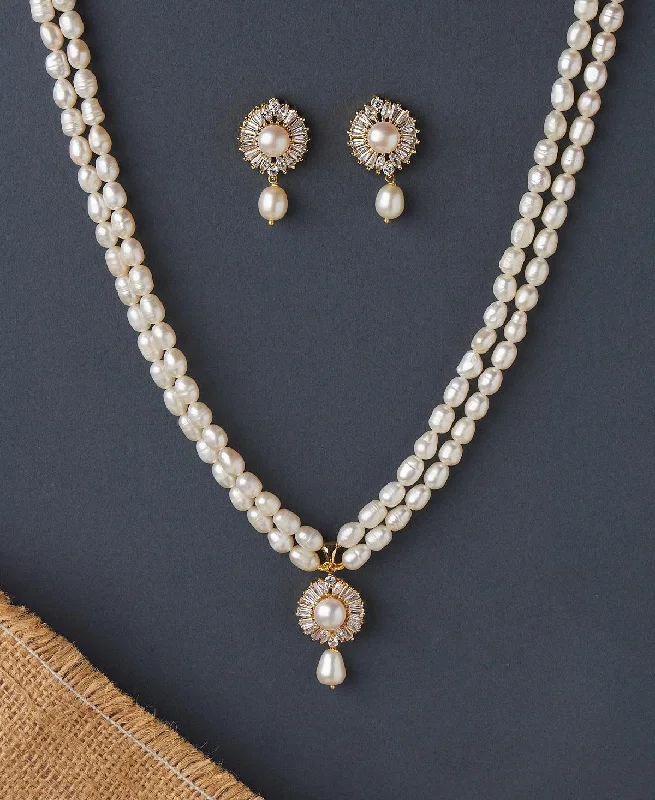 Fashionable necklaces and pendants with colorful gemstones for a vibrant look -Beautiful Stone Studded Pearl Necklace Set