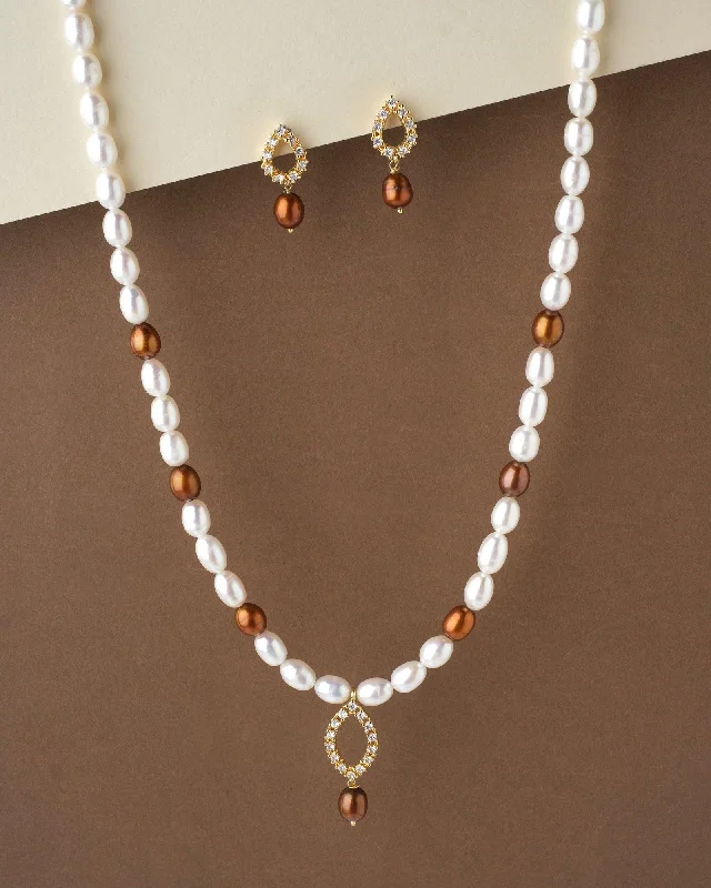 Statement necklaces and pendants with bold designs for eye-catching fashion -Classic Pearl Necklace Set