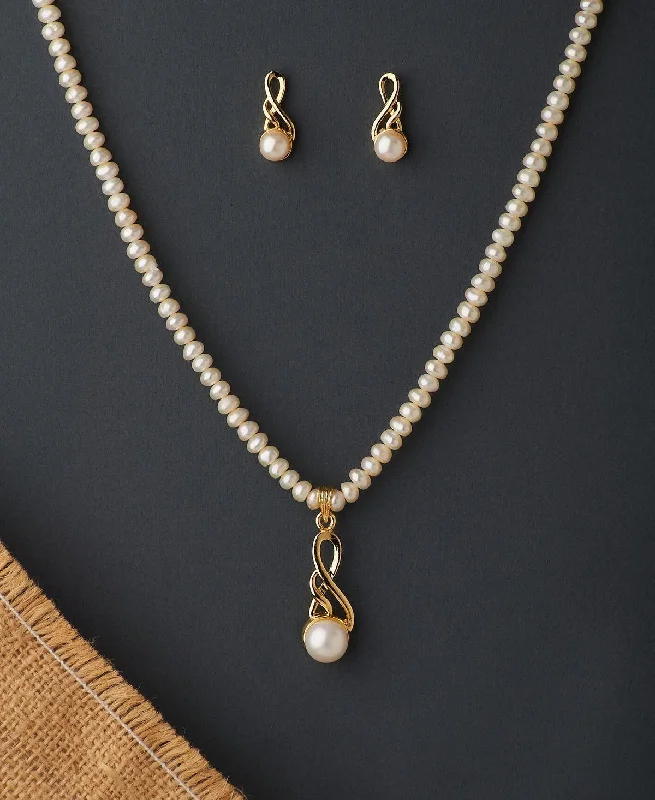 Minimalist bar pendant necklaces with clean, streamlined lines for a modern accessory -Classy Real Pearl Necklace Set