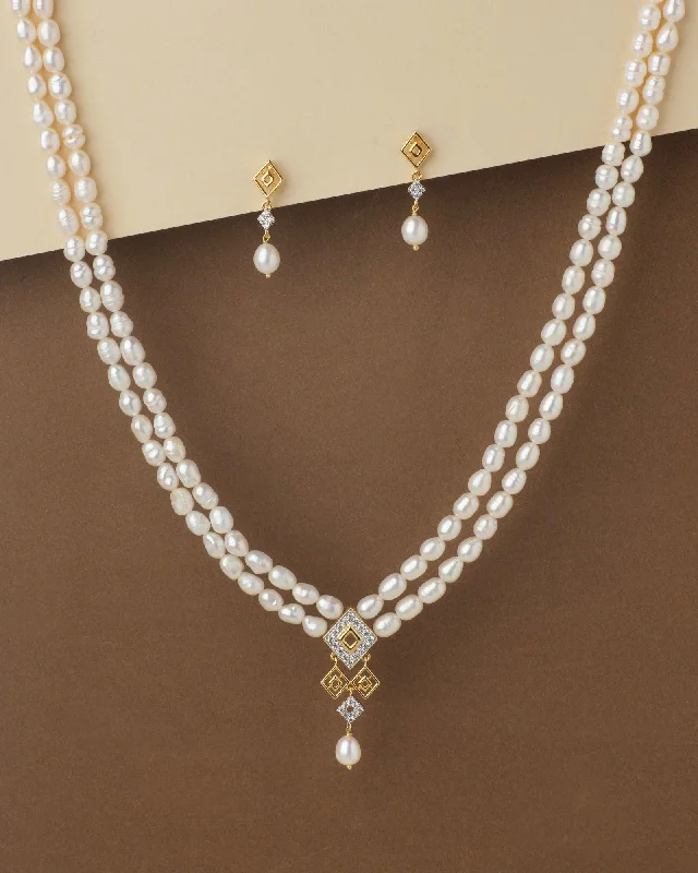 Elegant diamond pendant necklaces for formal occasions or weddings with timeless beauty -Elegant Pearl Necklace Set