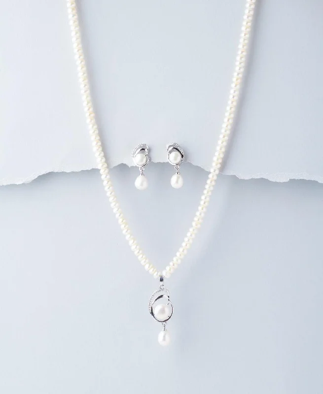 Heart-shaped necklaces and pendants with romantic designs for a thoughtful gift -Elegant Pearl Necklace Set