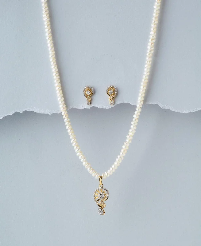 Charm necklaces and pendants with meaningful symbols for a custom accessory -Elegant Pearl Necklace Set