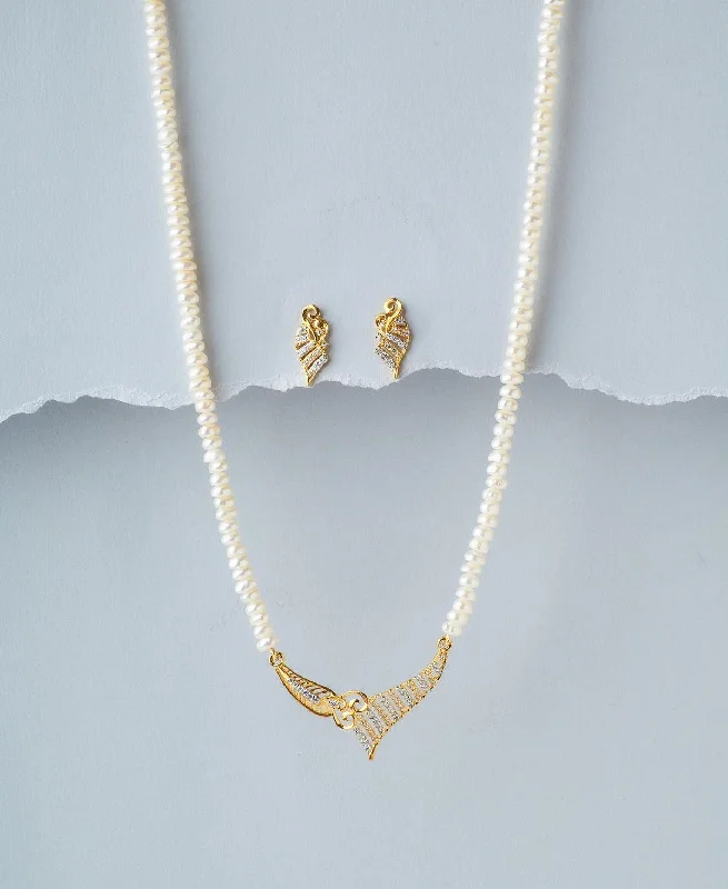 Zodiac necklaces and pendants with astrological symbols for a personal touch -Elegant Pearl Necklace Set