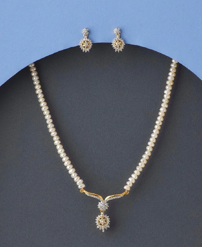 Chain necklaces and pendants with adjustable lengths for a customizable fit -Elegant Pearl Necklace Set