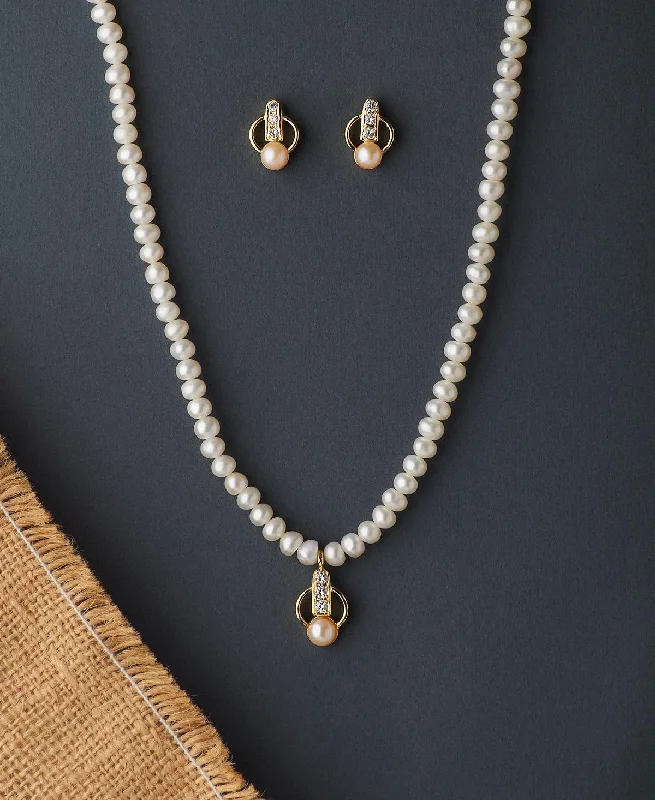 Diamond necklaces and pendants with sparkling accents for special occasions -Elegant Real Pearl Necklace Set