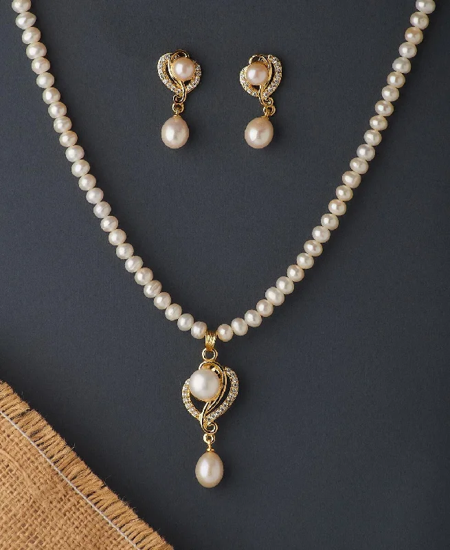 Crystal pendants on necklaces for unique and captivating jewelry choices -Elegant Real Pearl Necklace Set