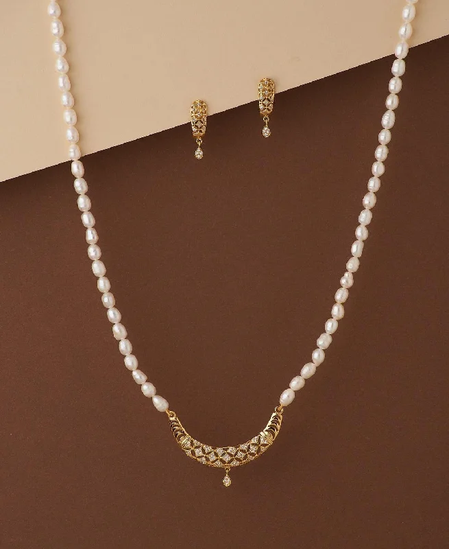 Layered necklaces and pendants for a trendy, stylish, and fashionable look -Elegant Real Pearl Necklace Set