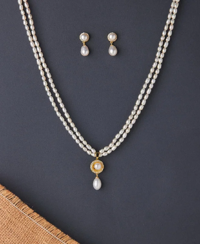 Large pendant necklaces for women with bold designs for attention-grabbing style -Elegant Real Pearl Necklace Set