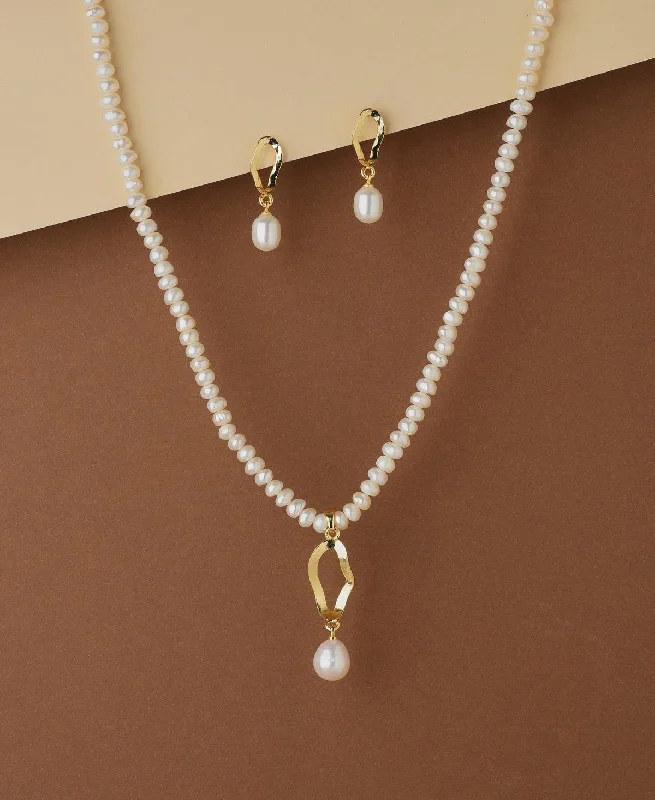 Crystal necklaces and pendants with healing properties for a spiritual accessory -Elegant Real Pearl Necklace Set