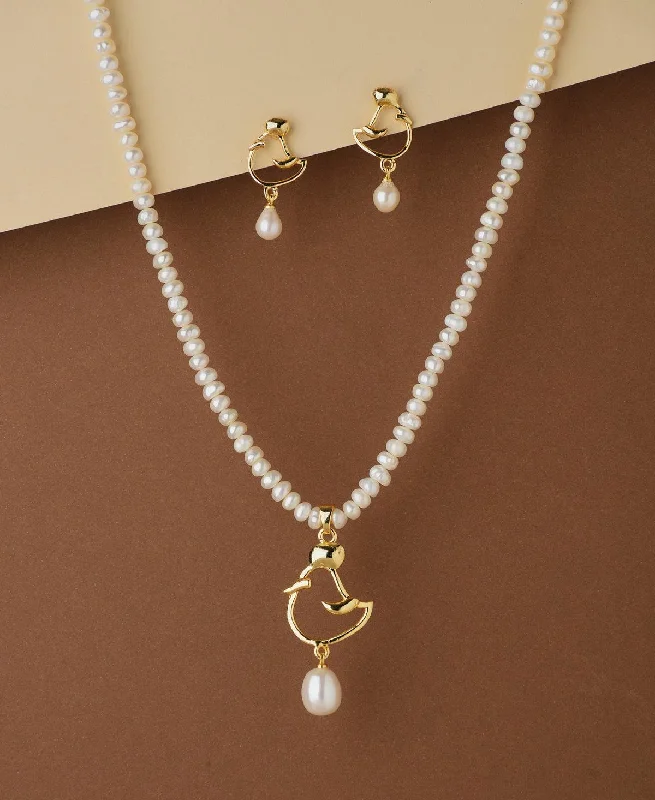 Chain necklaces and pendants with adjustable lengths for a customizable fit -Elegant Real Pearl Necklace Set