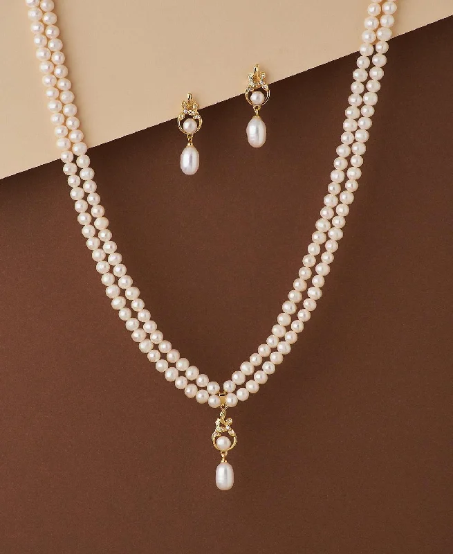 Infinity necklaces and pendants with elegant, meaningful designs for a symbolic accessory -Elegant Stone Studded Pearl Necklace Set