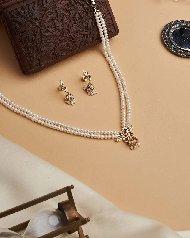 Religious necklaces and pendants with crosses, angels, or symbols for spiritual significance -Elegant Two-line Leaf Pendant Pearl Necklace Set