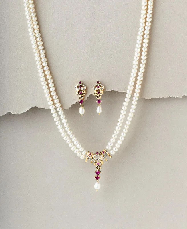 Adjustable necklace chains with interchangeable pendants for a versatile accessory -Exquisite Pearl Necklace Set