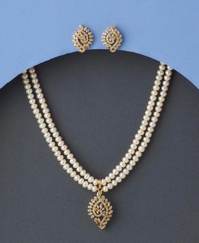 Elegant sapphire necklaces and pendants with blue gemstones for luxury and style -Exquisite Pearl Necklace Set