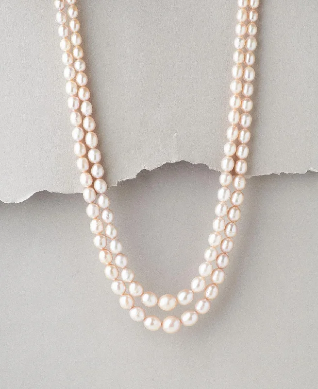 Gold necklaces and pendants with intricate detailing for a luxurious look -Fashionable Pink Pearl Necklace