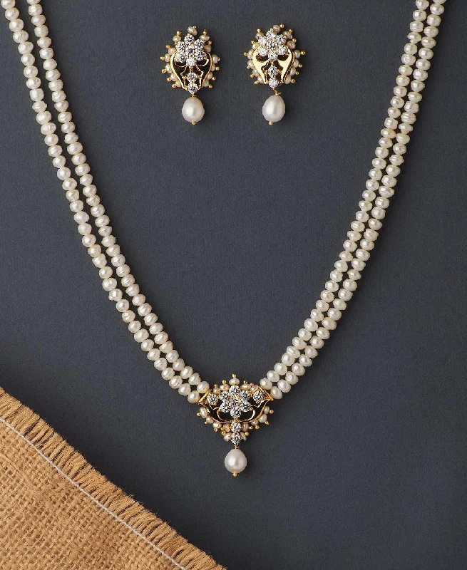 Celestial necklaces and pendants with moon, star, or sun motifs for celestial charm -Floral Pearl Necklace Set