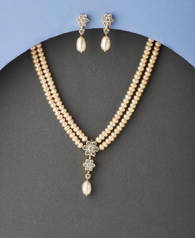 Designer diamond pendant necklaces with luxury stones for a glamorous, high-fashion look -Floral Real Pearl Necklace Set