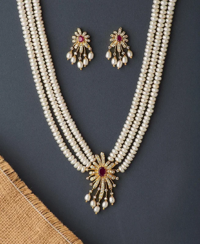 Gold necklaces and pendants with intricate detailing for a luxurious look -Floral Real Pearl Necklace Set