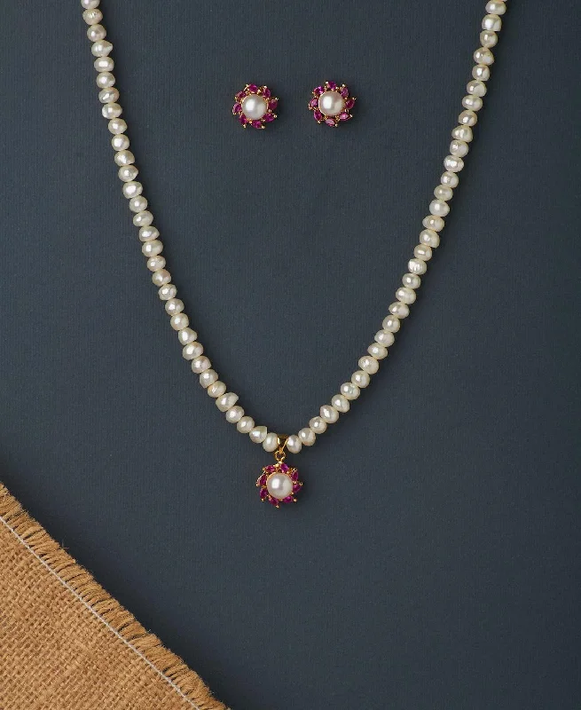 Diamond necklaces and pendants with sparkling accents for special occasions -Floral Real Pearl Necklace Set