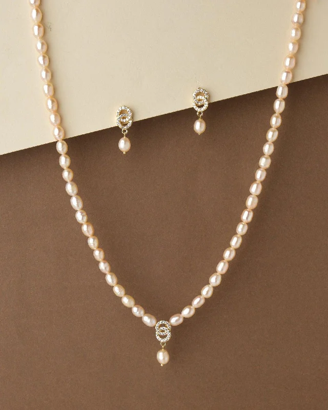 Heart-shaped pendants and necklaces with a vintage design for romantic gifts -Elegant Pearl Necklace Set