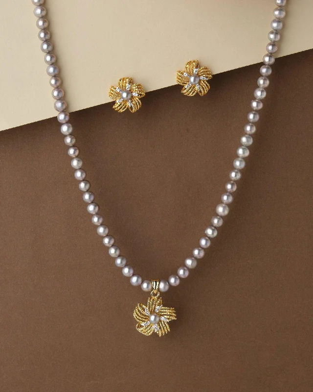 Antique-style necklaces and pendants with vintage designs for a timeless look -Floral Pearl Necklace Set