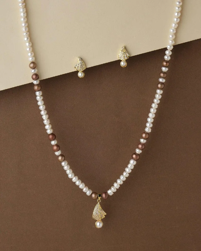 Colorful gemstone necklaces and pendants for a vibrant and playful accessory -Elegant Pearl Necklace Set