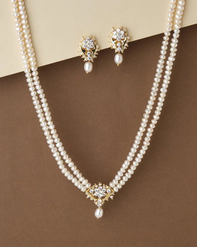 Designer necklaces and pendants with unique craftsmanship for high-end fashion -Floral Pearl Necklace Set