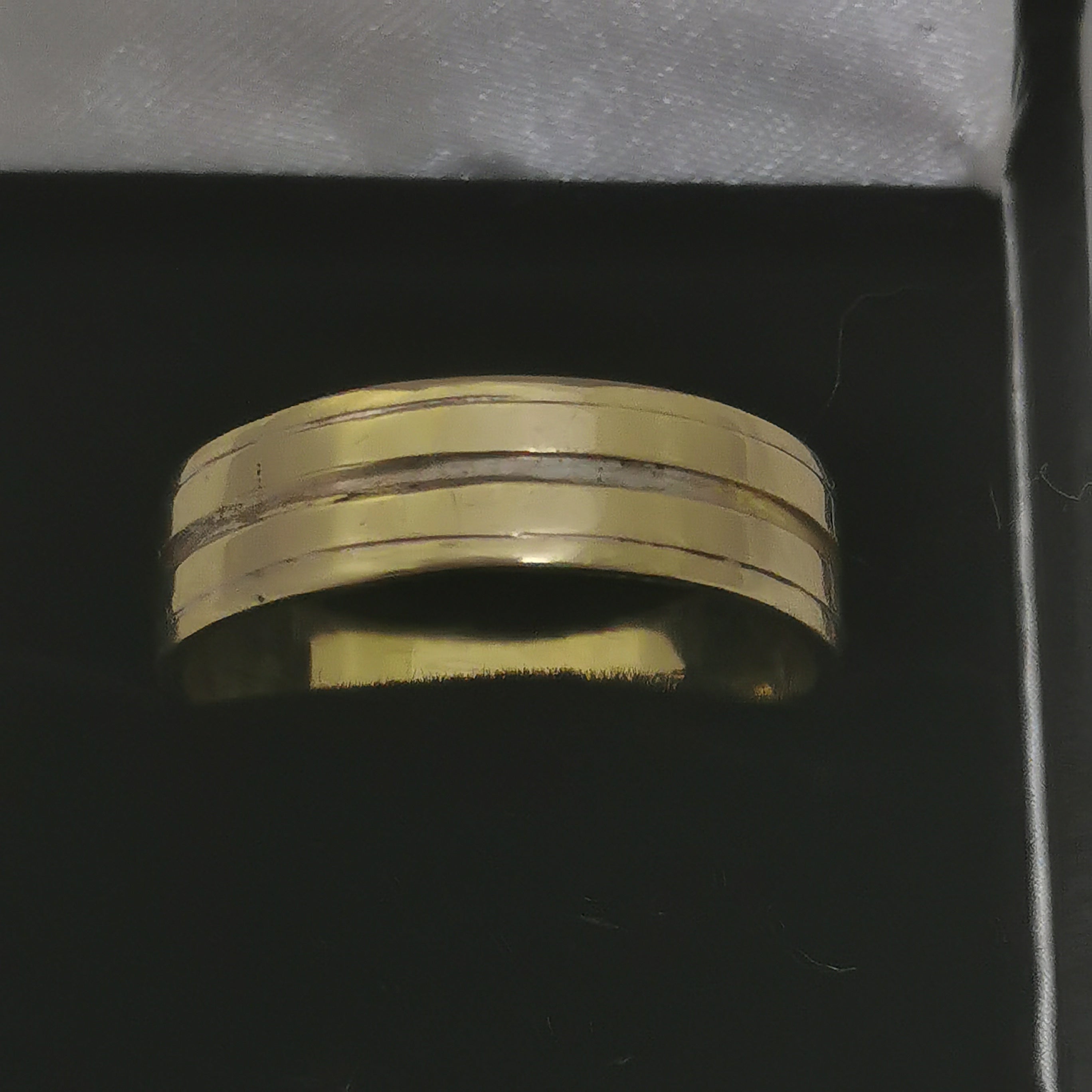 Rings inspired by rivers with flowing designs -Hallmarked ,Mens 14ct gold ring (585) size X-3.97 grams