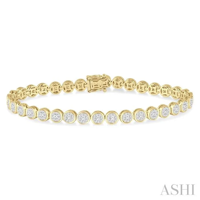 Bracelets and bangles featuring vivid stones for boldness -ROUND SHAPE LOVEBRIGHT ESSENTIAL DIAMOND BRACELET